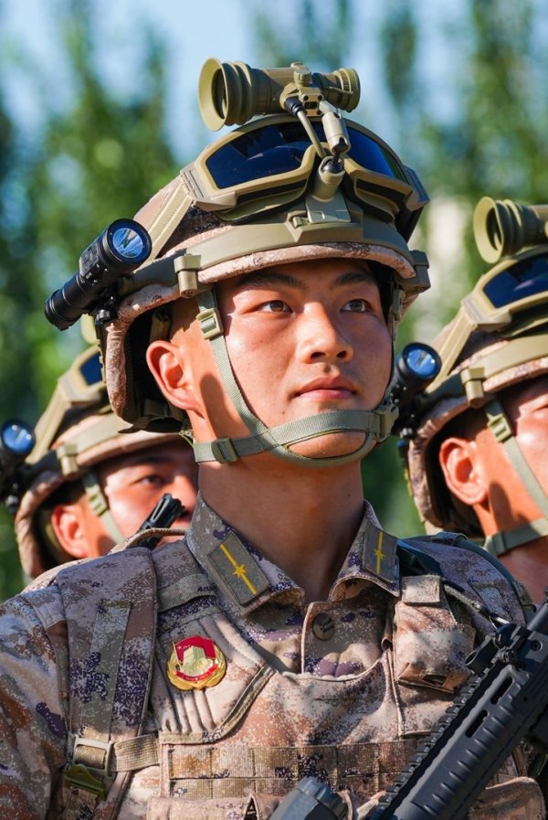 亿财配资 山村里走出的首位军校生踏上九三阅兵场 四川北川村民云端“助威”